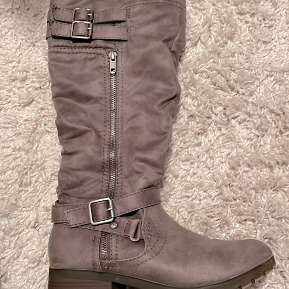 KOHL’S gray faux suede knee high boots, w/ full length zipper to get in, size 8 - Picture 2 of 7
